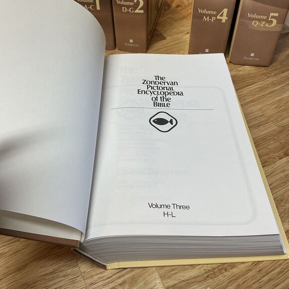 Zondervan Pictorial Encyclopedia of the Bible Volume 1-5 (1975) - Like New - Picture 13 of 16